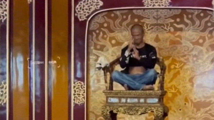 Khống chế đối tượng phá hoại Ngai vua triều Nguyễn ở Huế