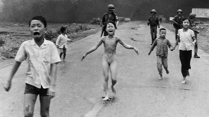 World Press Photo suspends Nick Ut’s credit for 'Napalm Girl' photo