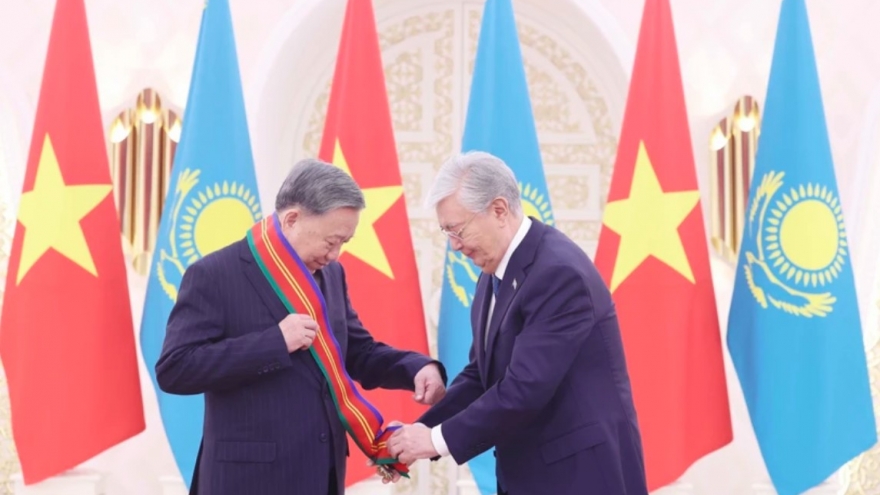Vietnamese Party leader honoured with Kazakhstan’s noble friendship order