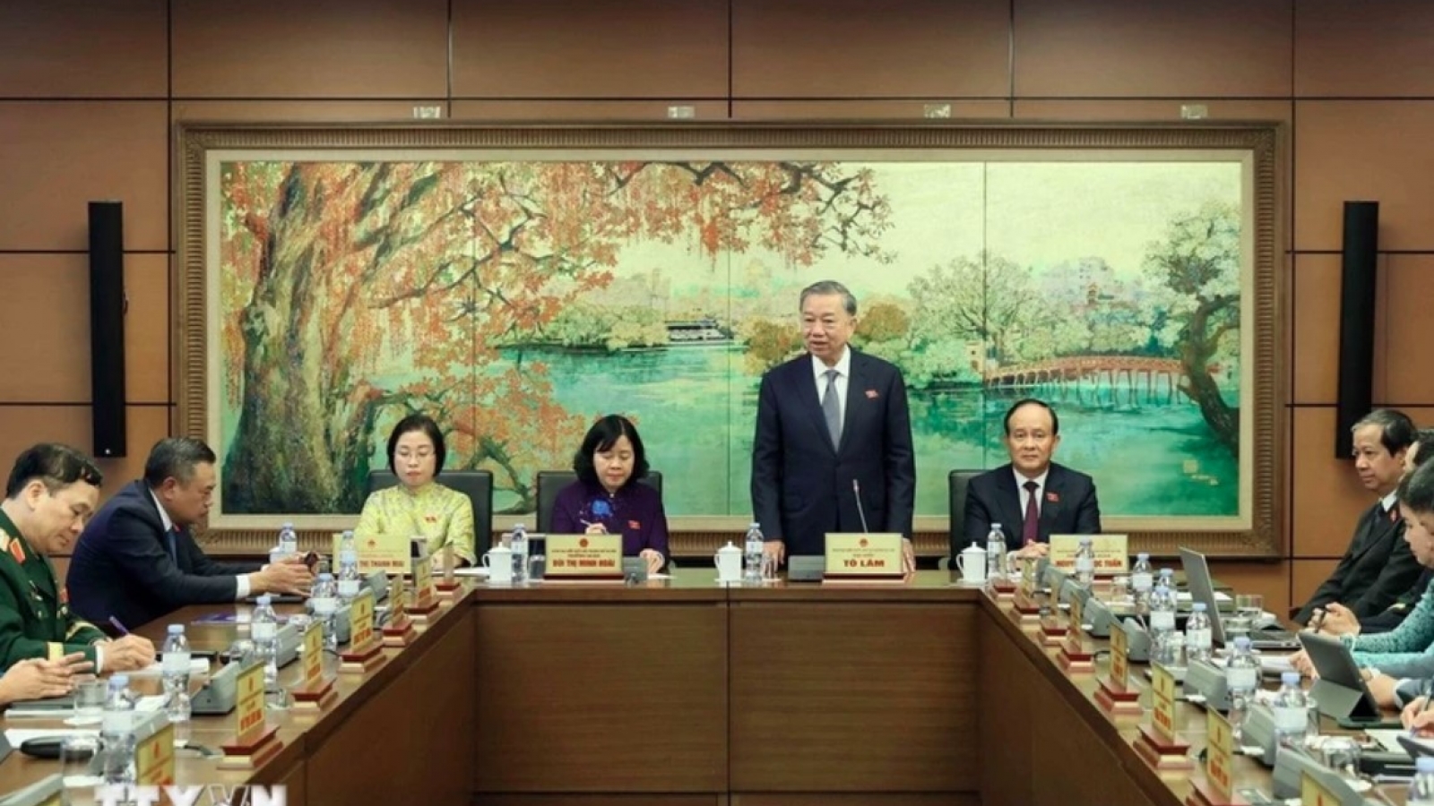 Amendments to Constitution must follow legal procedures, reflect public opinion
