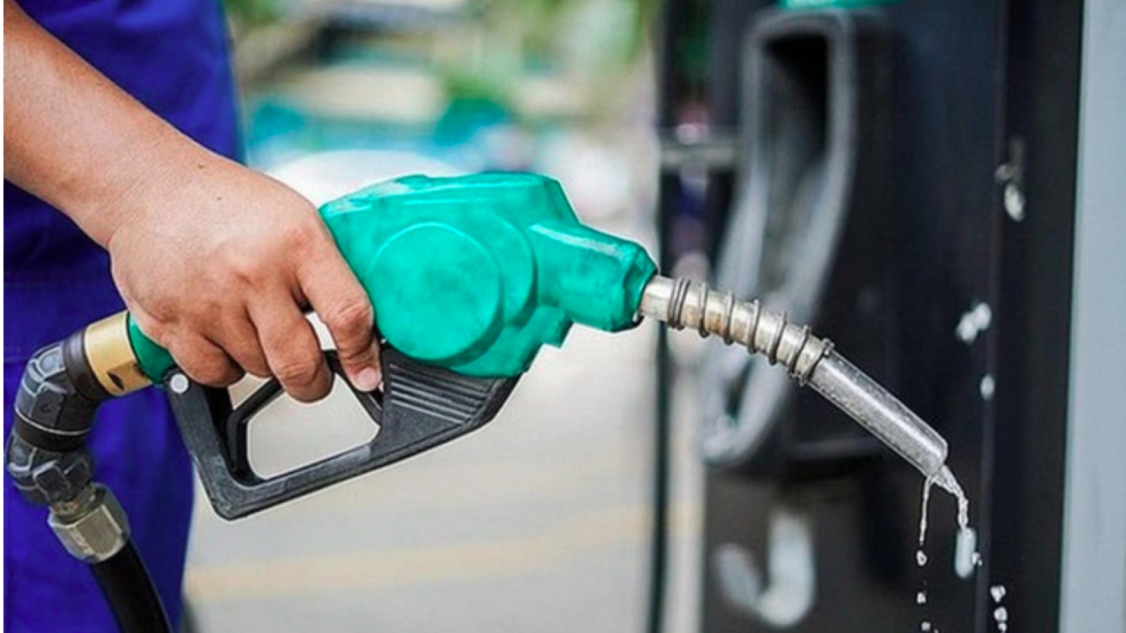Petrol prices down, oil prices up in latest adjustment