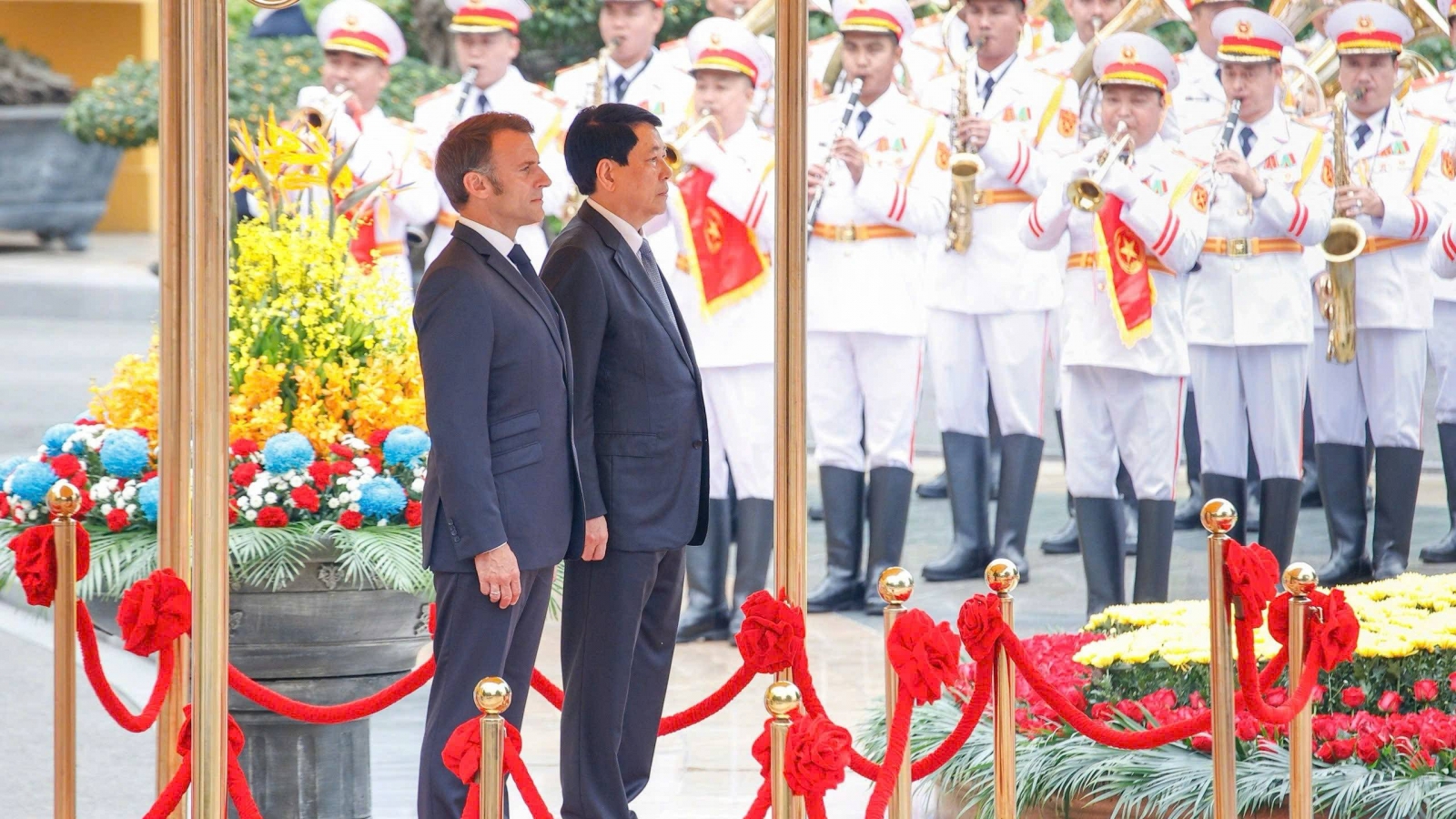 Chủ tịch nước Lương Cường chủ trì lễ đón Tổng thống Pháp Emmanuel Macron