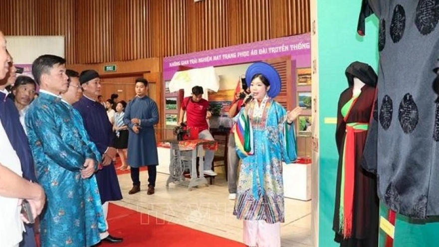 Quang Ninh exhibition highlights evolution of “Ao Dai” throughout history