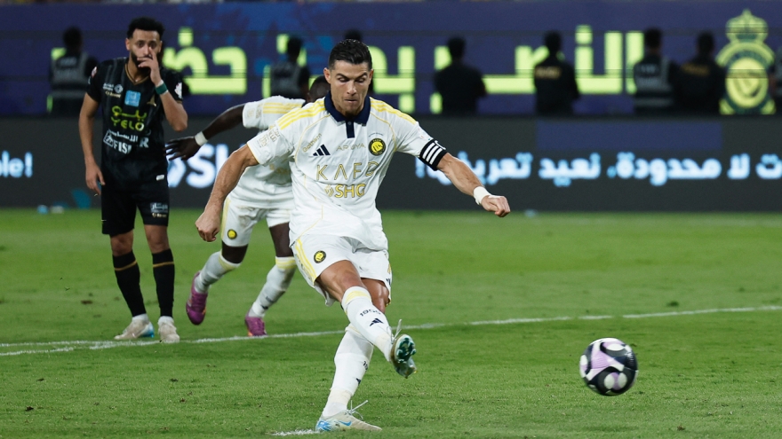 Kết quả bóng đá hôm nay 22/5: Đá hỏng phạt đền, Ronaldo suýt thành tội đồ