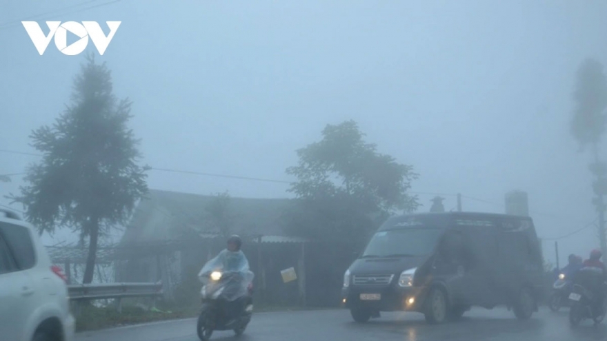 Sa Pa rét bất thường giữa mùa hè