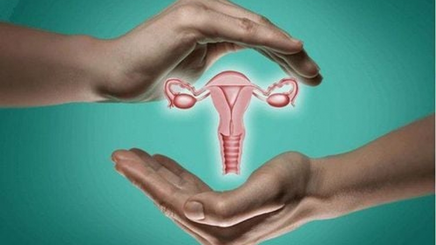 Ra máu kéo dài sau phẫu thuật cắt bỏ tử cung thì phải làm sao?