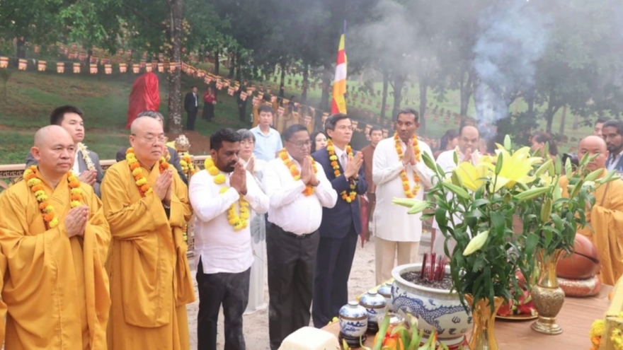 Sri Lankan President visits Bai Dinh Pagoda