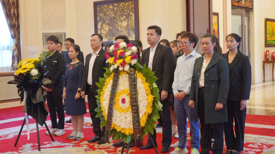 Lễ viếng và ghi sổ tang nguyên Chủ tịch nước Trần Đức Lương tại Trung Quốc