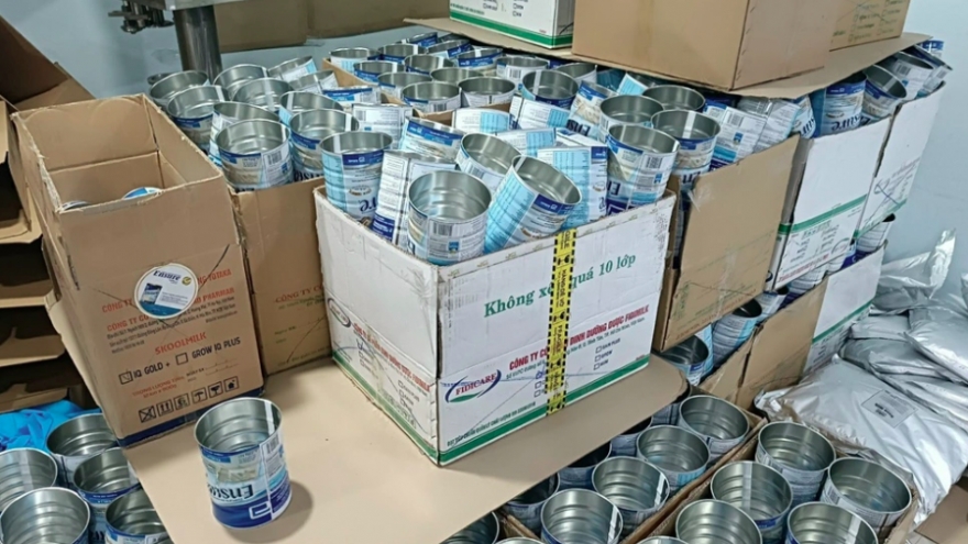 Sữa giả, thuốc giả làm "nóng" họp báo Chính phủ thường kỳ tháng 4/2025