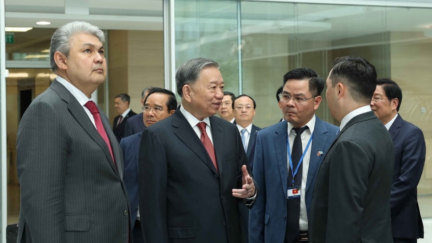 Tổng Bí thư Tô Lâm thăm Trung tâm Tài chính Quốc tế Astana