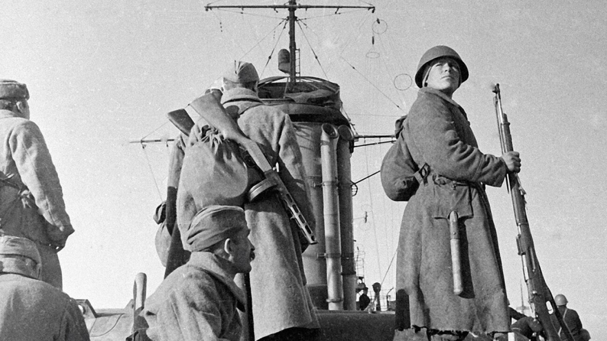 Thảm họa cận kề và cuộc phản công của Liên Xô thay đổi cục diện năm 1942