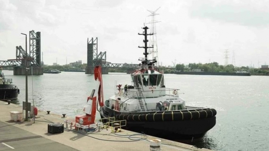 Vietnamese-made electric tugboat operates at Belgium’s largest port
