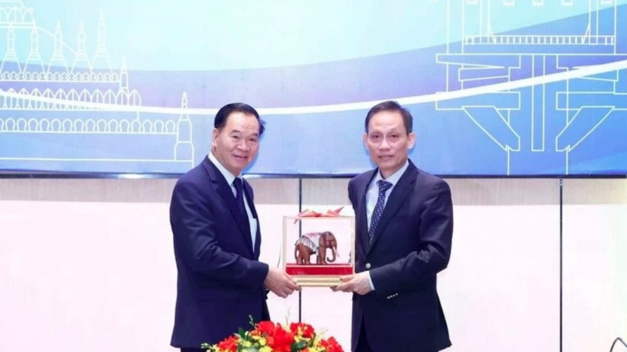 Party offices of Vietnam, Laos strengthen cooperation