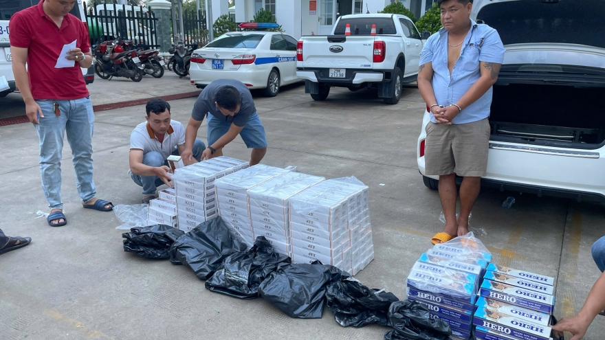 Tiền Giang bắt giữ đối tượng lái ô tô vận chuyển gần 3.000 bao thuốc lá nhập lậu