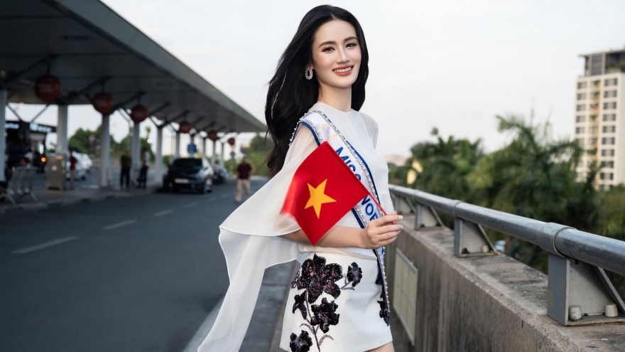 Hoa hậu Ý Nhi bật khóc ở sân bay trước khi sang Ấn Độ thi Miss World