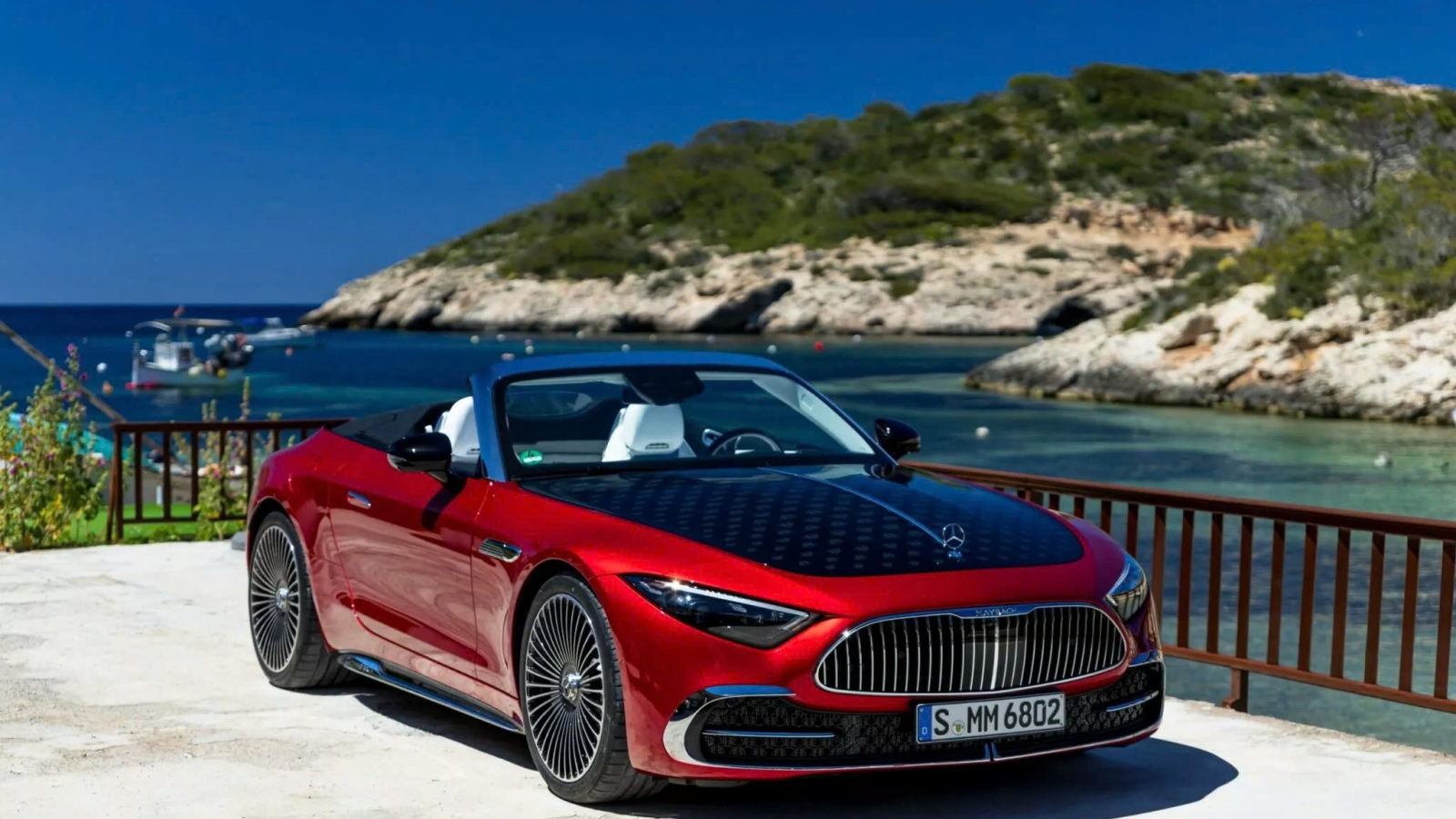 Maybach SL680 Monogram gây ấn tượng với thiết kế phủ kín logo "sặc mùi tiền"