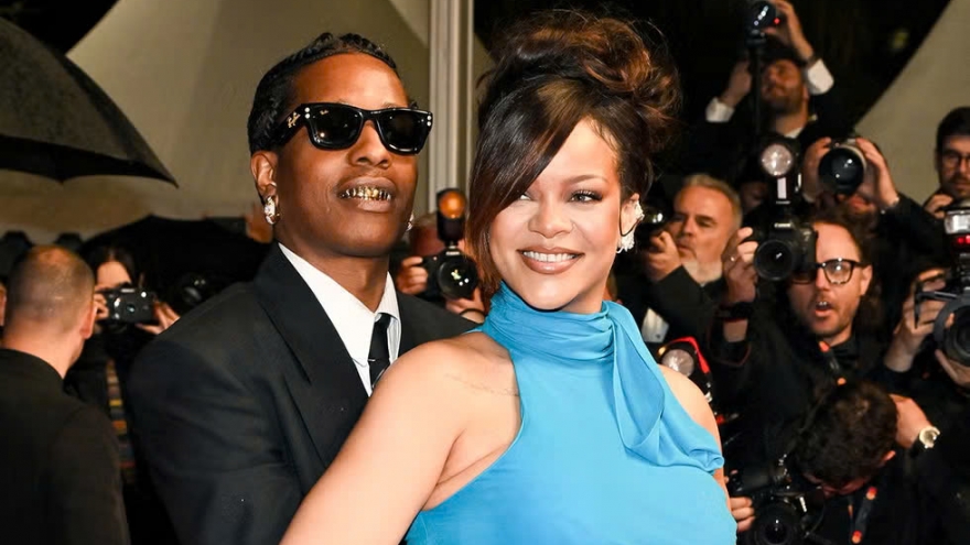 Rihanna bế bụng bầu lên thảm đỏ Liên hoan phim Cannes 2025