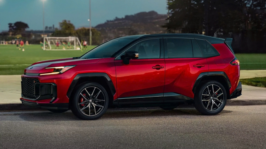 Toyota RAV4 GR Sport 2026 ra mắt tại Mỹ với phong cách mạnh mẽ