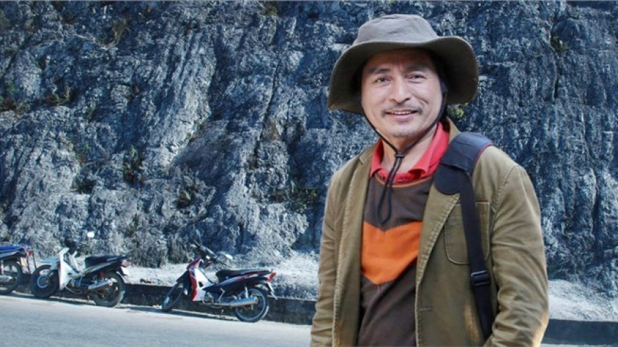 Họa sĩ Ngô Xuân Khôi: Bằng lòng là người đứng sau
