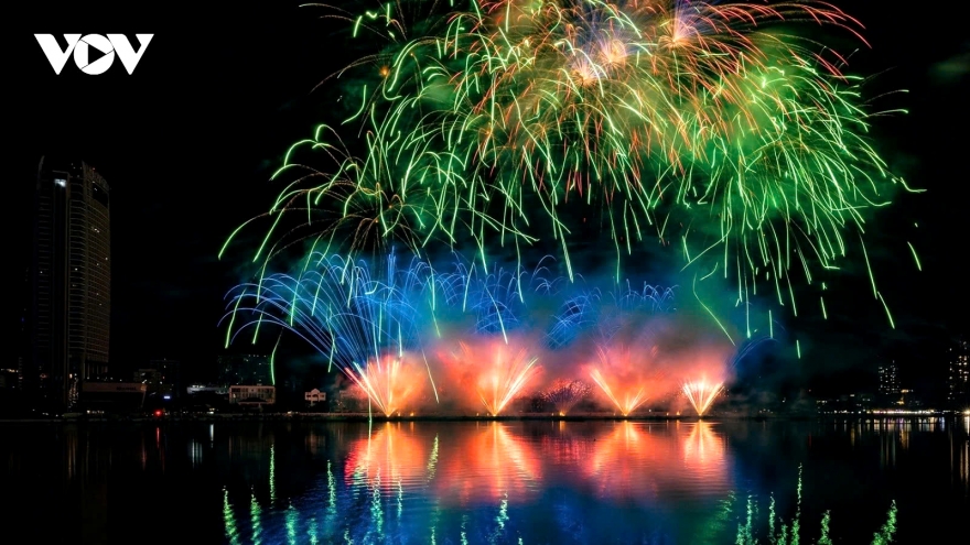 Hosts Da Nang deliver stunning fireworks display at DIFF 2025