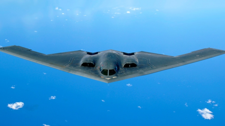 “Bóng ma bầu trời” B-2 Spirit thách thức sức mạnh oanh tạc cơ Tupolev của Nga