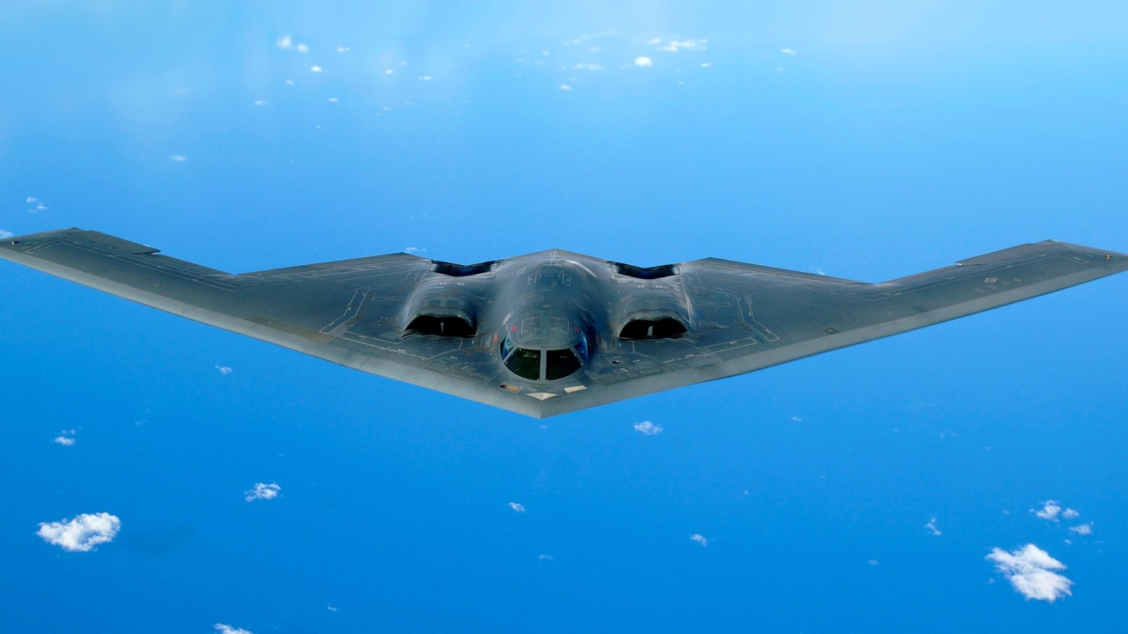 “Bóng ma bầu trời” B-2 Spirit thách thức sức mạnh oanh tạc cơ Tupolev của Nga