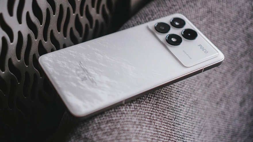 Vì sao smartphone cao cấp vẫn trầy xước như các mẫu giá rẻ