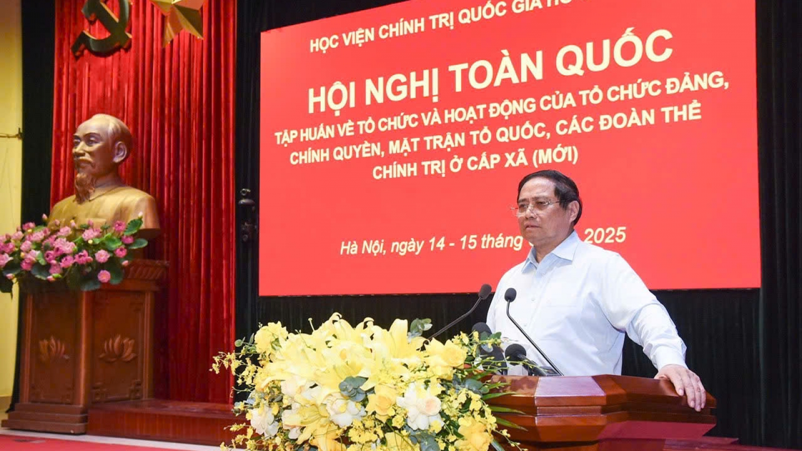 Thủ tướng: Tăng tốc chuẩn bị để 30/6 công bố chính quyền 2 cấp trên cả nước
