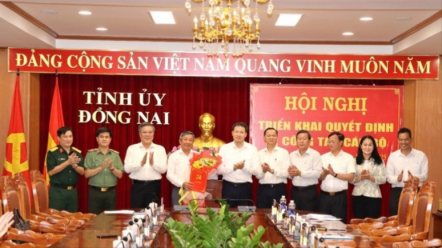 Phó Bí thư Thường trực Tỉnh ủy Đồng Nai Hồ Thanh Sơn nhận quyết định nghỉ hưu