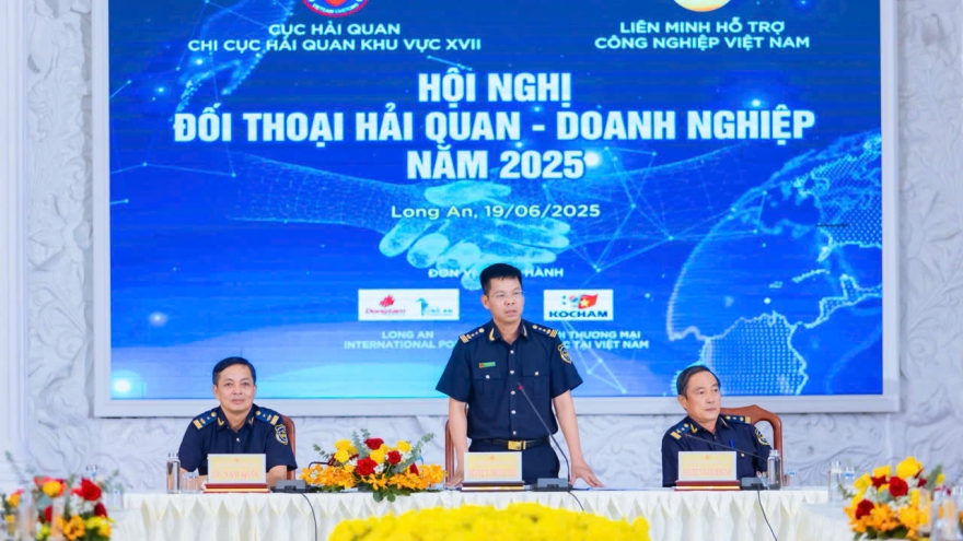 Hải quan khu vực XVII đối thoại tháo gỡ khó khăn cho doanh nghiệp
