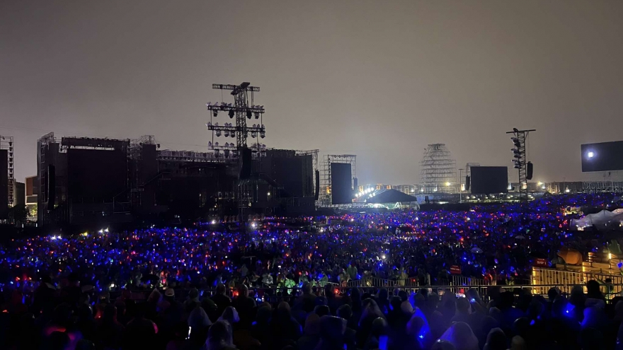 Concert Anh trai vượt ngàn chông gai Day 6 gặp sự cố mất điện, BTC xin lỗi