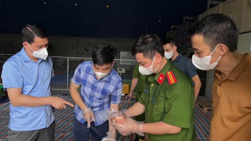 Chặn đứng hơn 20 tấn thực phẩm bẩn đang trên đường vận chuyển vào Nam