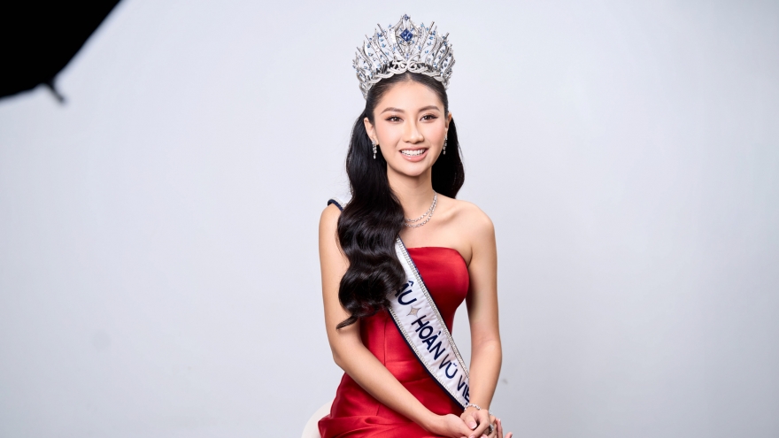 Tân Hoa hậu Hoàn vũ Phương Linh được khen ứng xử tốt trước đề thi môn Ngữ văn