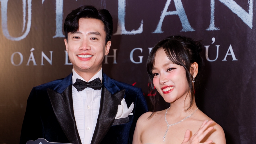 Quốc Trường lộ khoảnh khắc tình tứ đi ăn cùng bạn diễn kém 13 tuổi