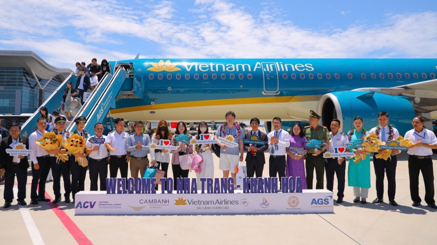Vietnam Airlines mở 2 đường bay thẳng TP.HCM - Bali và Busan - Cam Ranh