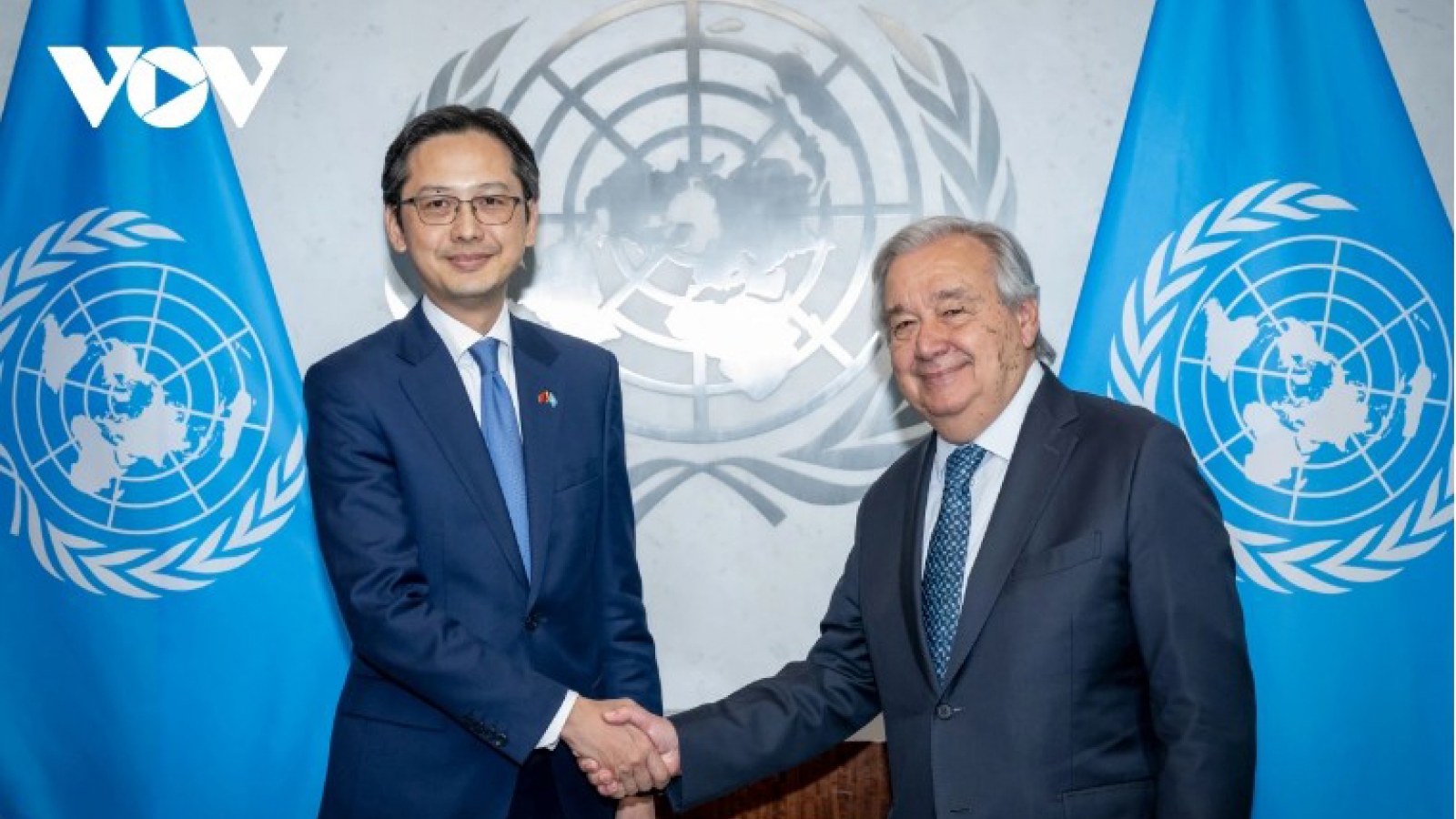 Ambassador Do Hung Viet presents credentials to UN Secretary-General