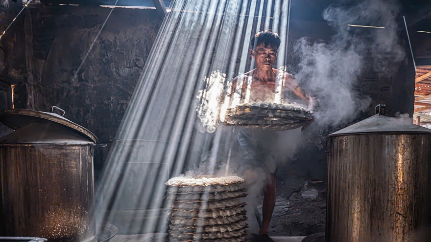 “Bánh hỏi” photo wins 2025 World Food Photography Award