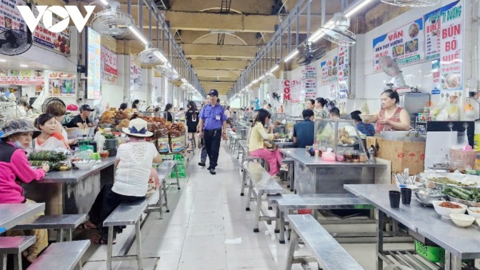 Da Nang steps up food safety efforts for 2025 International Fireworks Festival