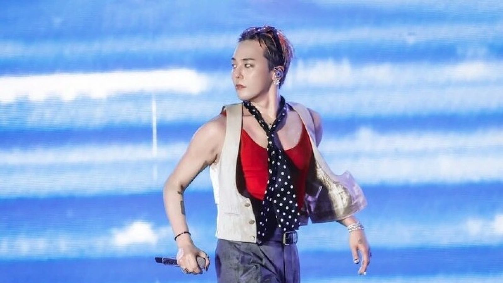 G-Dragon thanks Vietnamese fans after Hanoi concert