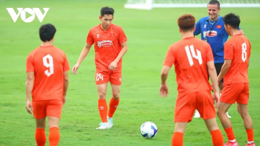 Midfielder Hai Long shines against MU, targets victory in Malaysia