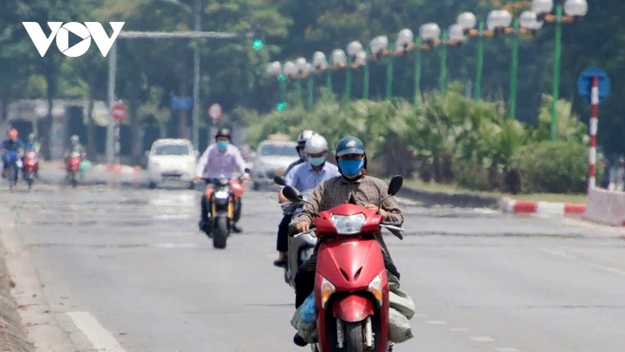 Northern Vietnam scorched by heatwave, Hanoi hits close to 40°C