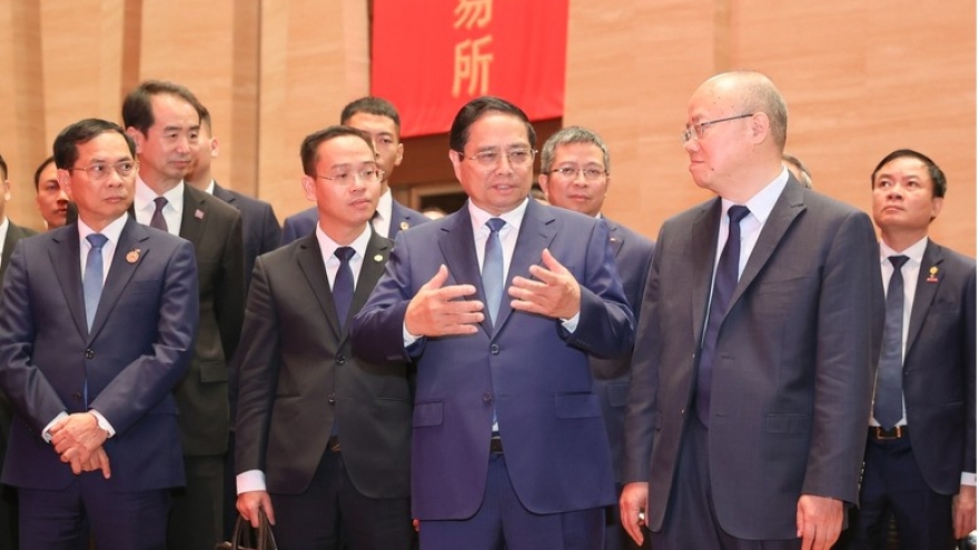 Government chief visits SSE, explores Shanghai’s financial center model