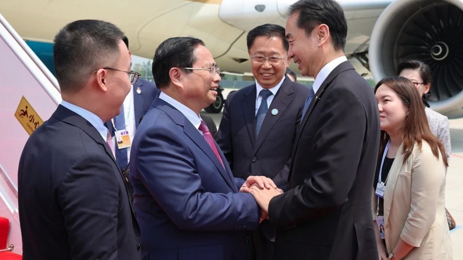 PM Chinh arrives in Tianjin for World Economic Forum and working visit to China