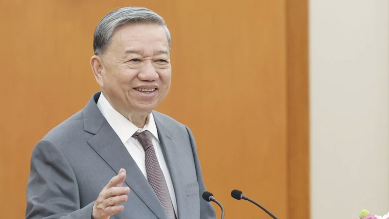 Party chief urges young lawmakers to drive innovation, reform