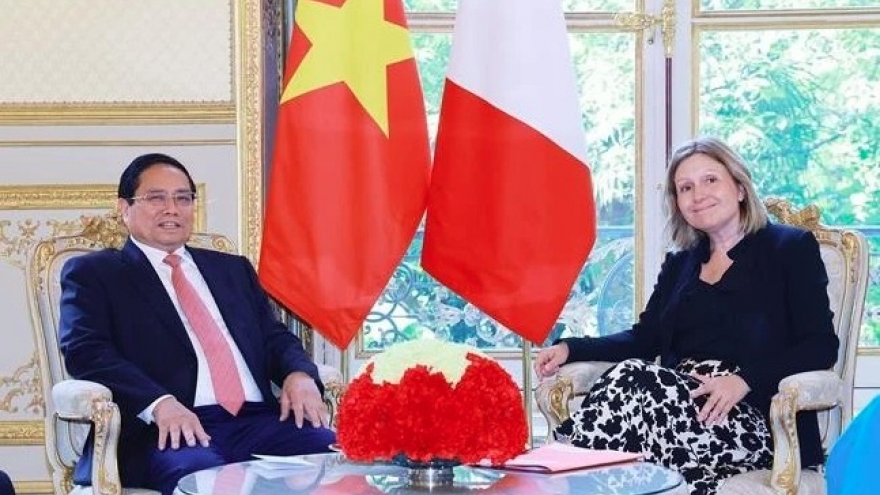Vietnam attaches great importance to ties with France: PM