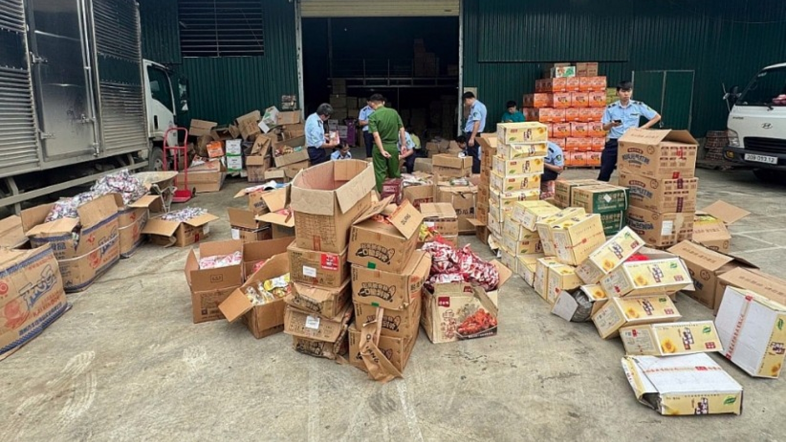 Over 3,100 smuggling, counterfeit cases handled in month-long crackdown