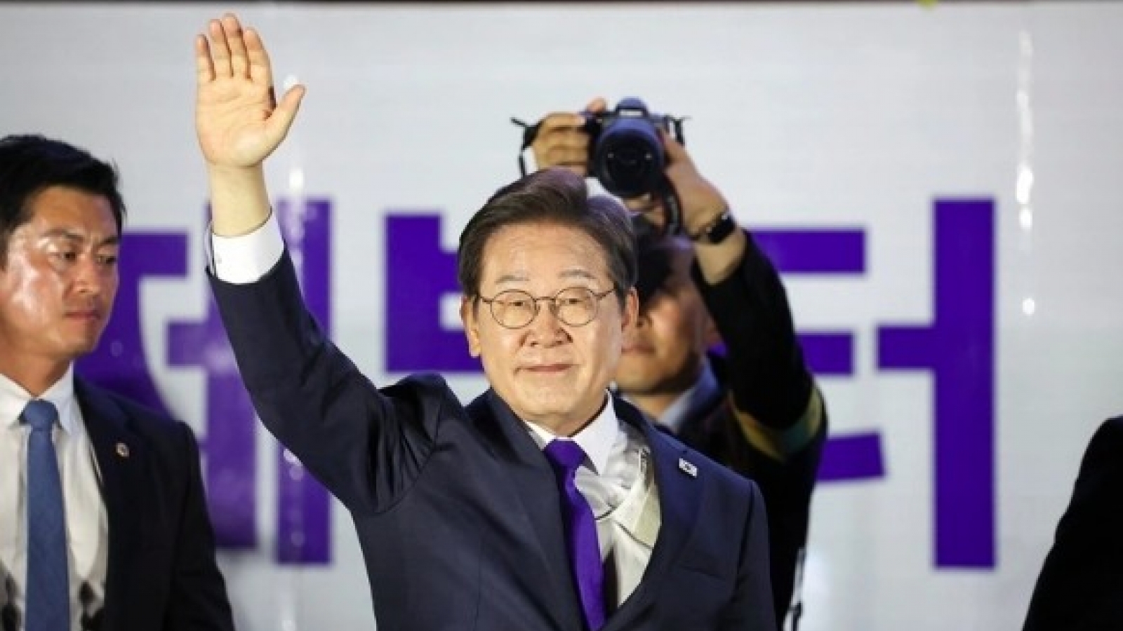 Vietnamese leaders congratulate newly elected RoK President
