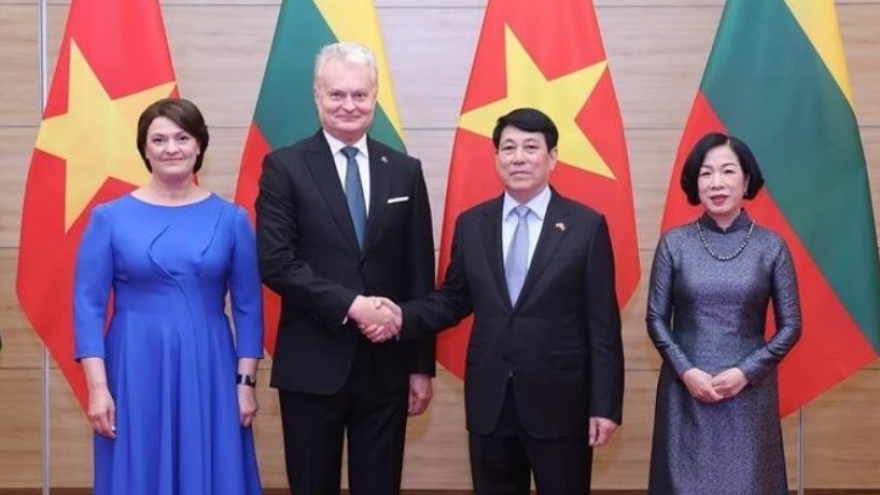 State leader hosts grand banquet for Lithuanian President