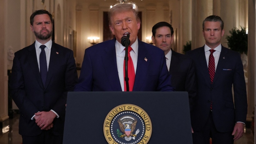 Tổng thống Trump để ngỏ khả năng thay đổi chính quyền Iran sau loạt không kích