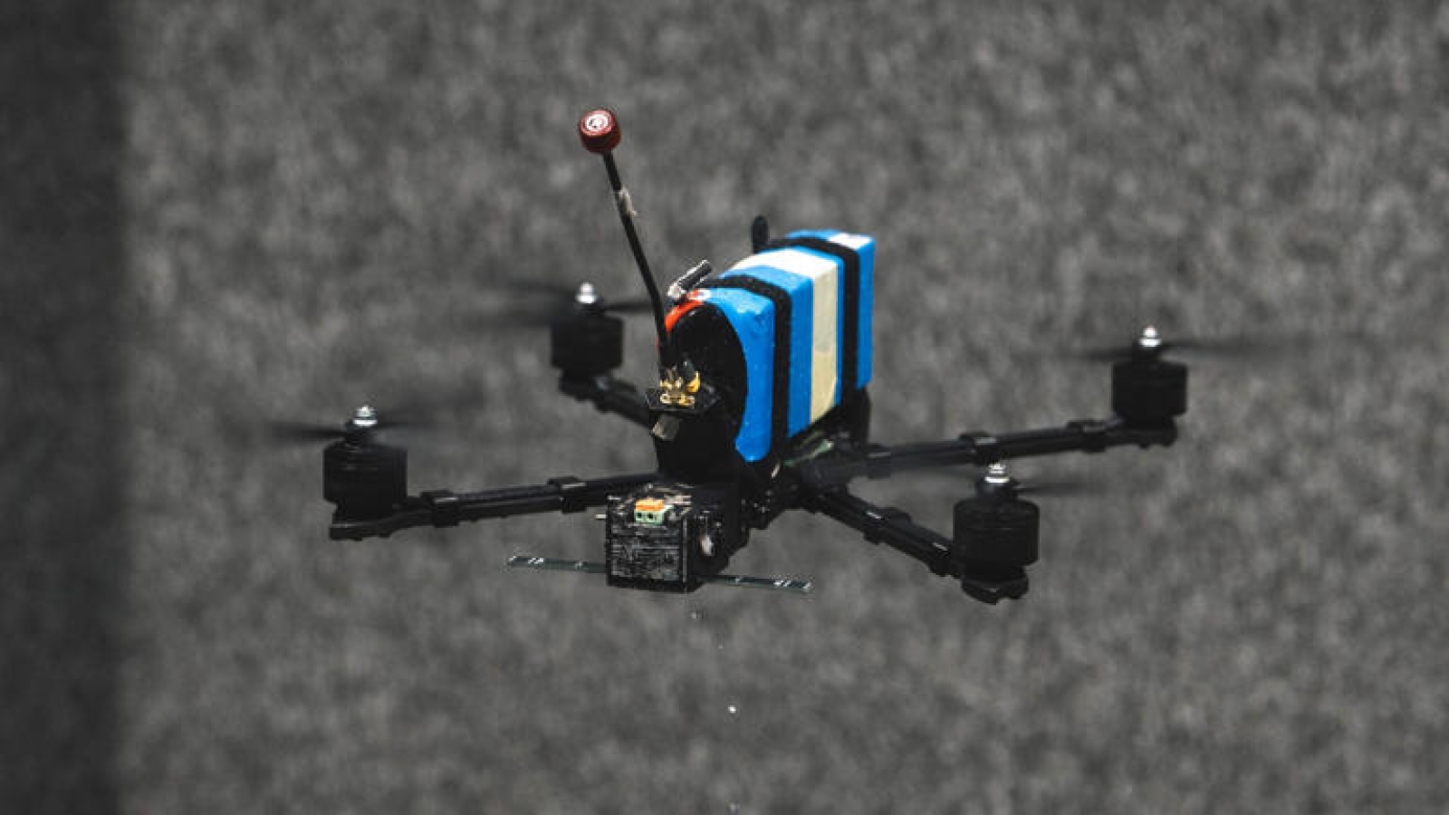 Tốc độ sản xuất UAV kinh ngạc của Ukraine và cuộc đua khốc liệt trên bầu trời